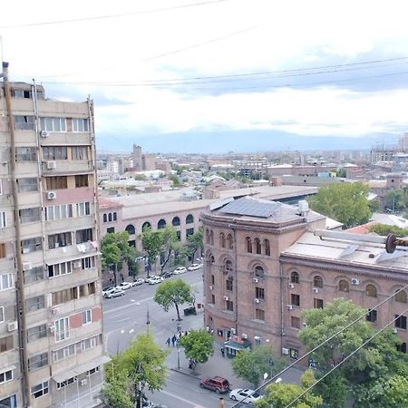 Large Apt Near Republic Square Appartamento Erevan Esterno foto