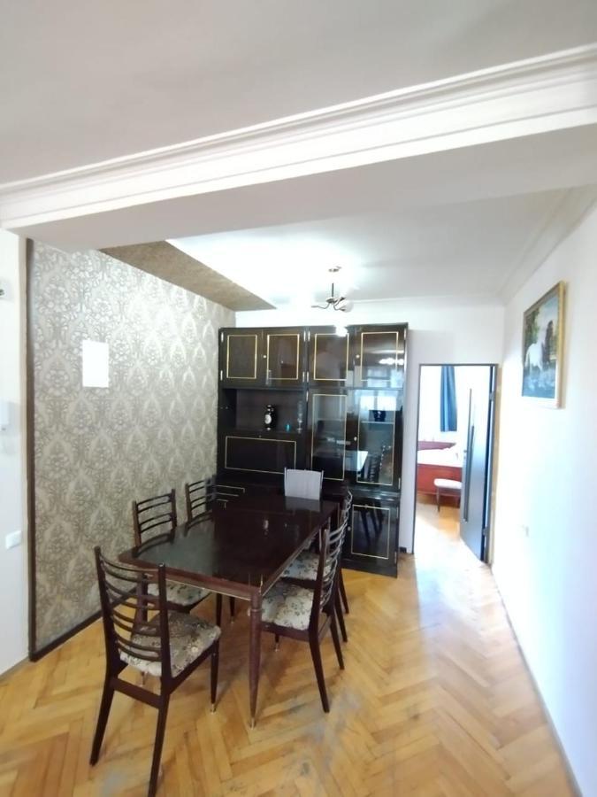 Large Apt Near Republic Square Appartamento Erevan Esterno foto