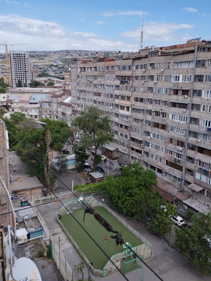 Large Apt Near Republic Square Appartamento Erevan Esterno foto